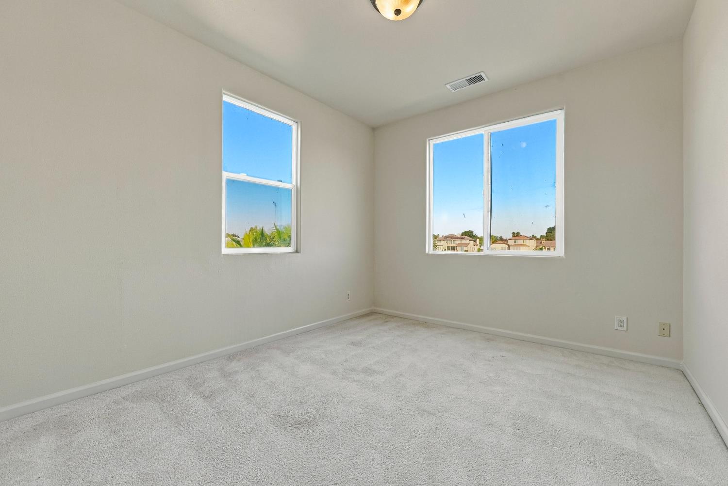 8185 Lake Shore Dr, Chowchilla, CA 93610