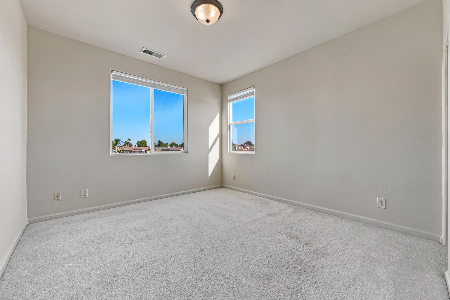 8185 Lake Shore Dr, Chowchilla, CA 93610