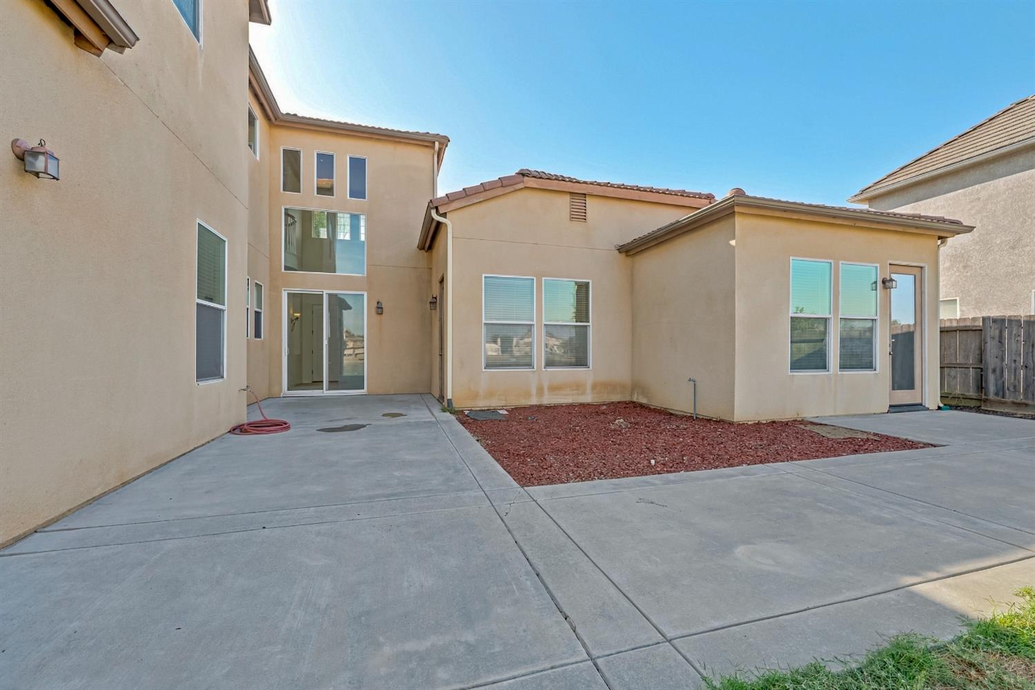 8185 Lake Shore Dr, Chowchilla, CA 93610