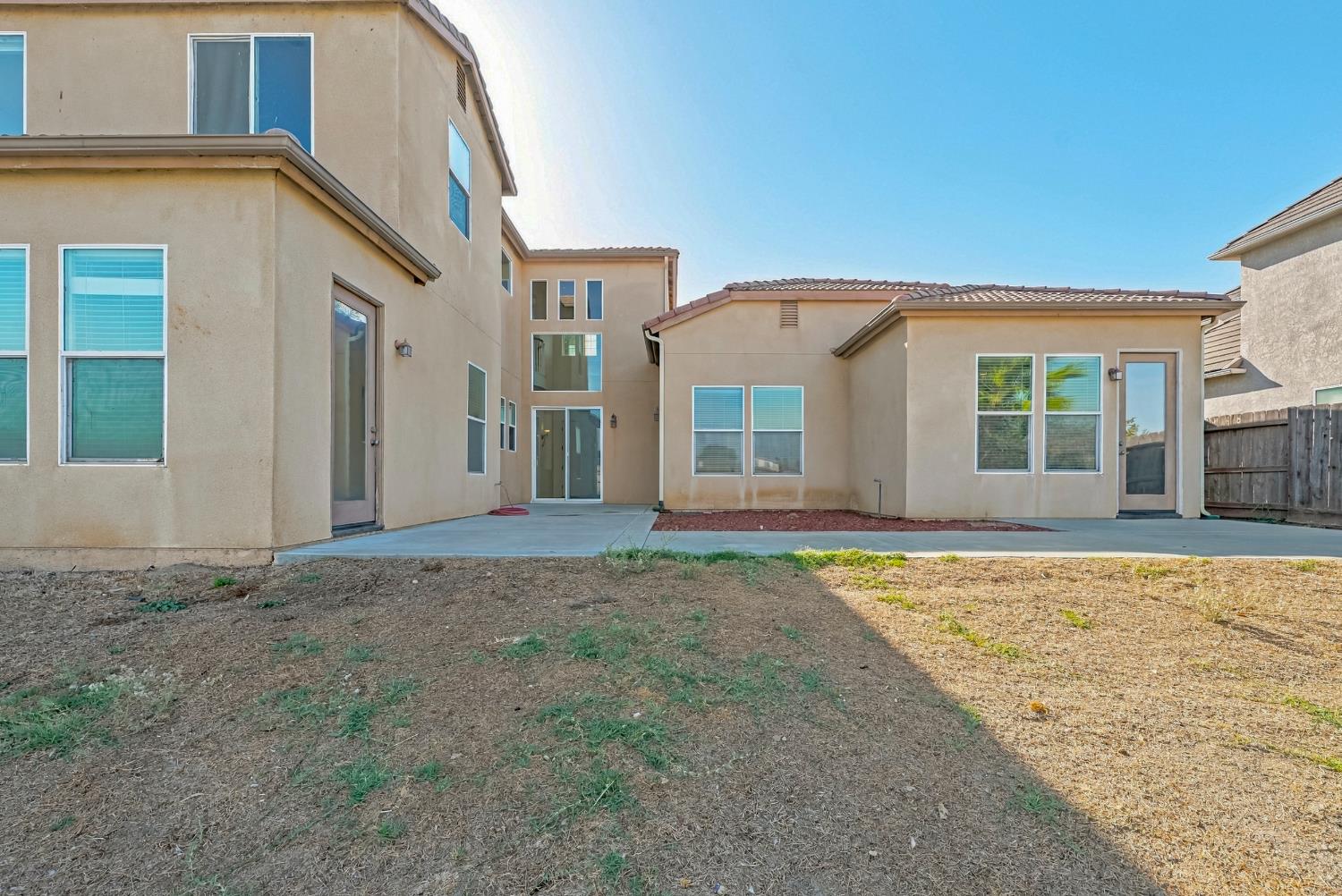 8185 Lake Shore Dr, Chowchilla, CA 93610