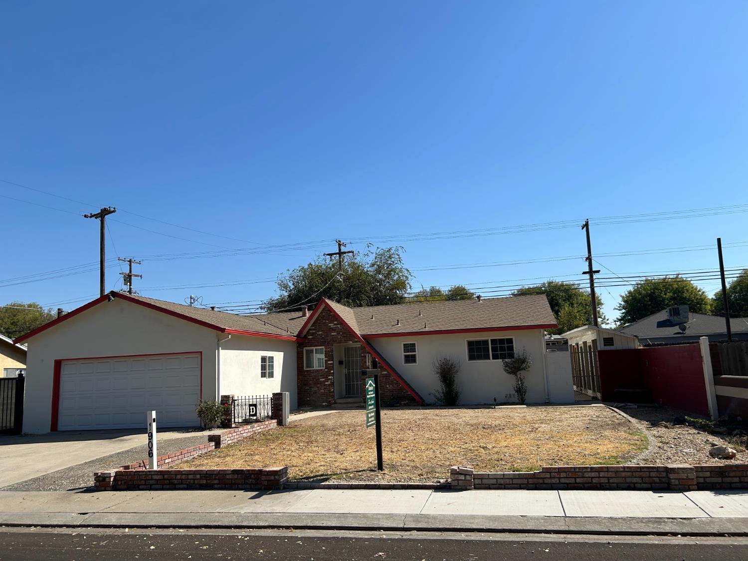 1906 W Saratoga Dr, Modesto, CA 95350