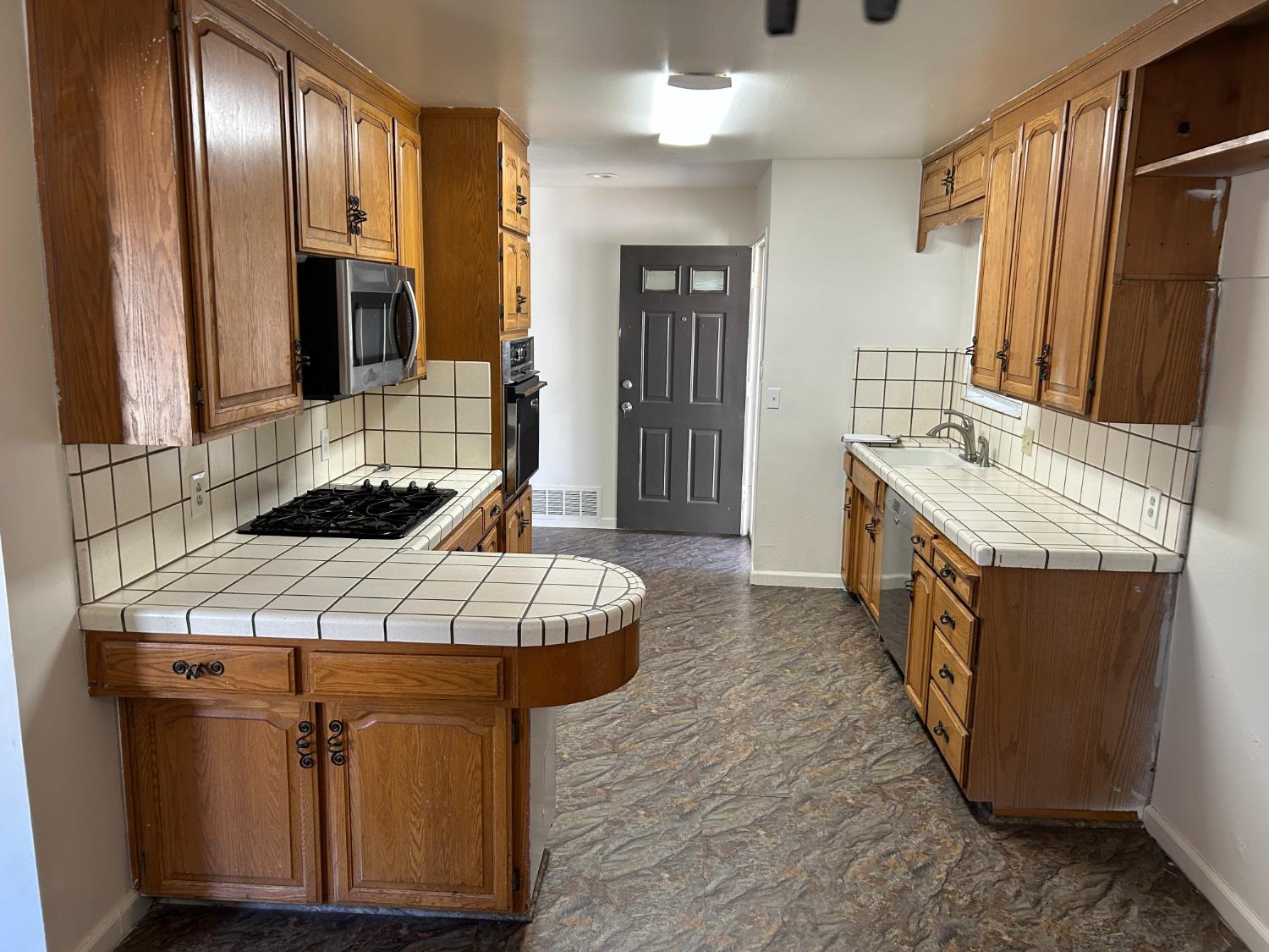 1906 W Saratoga Dr, Modesto, CA 95350