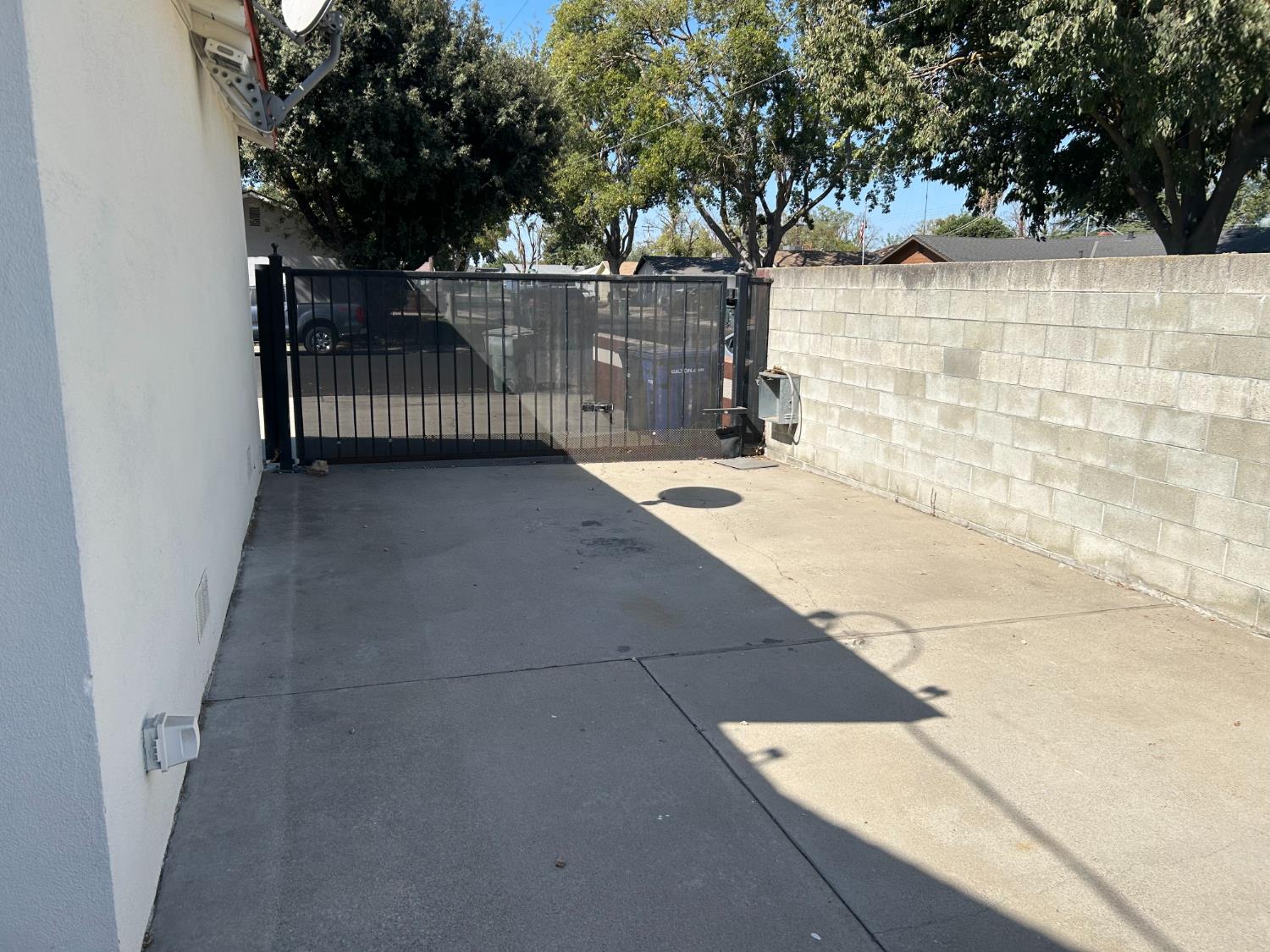 1906 W Saratoga Dr, Modesto, CA 95350