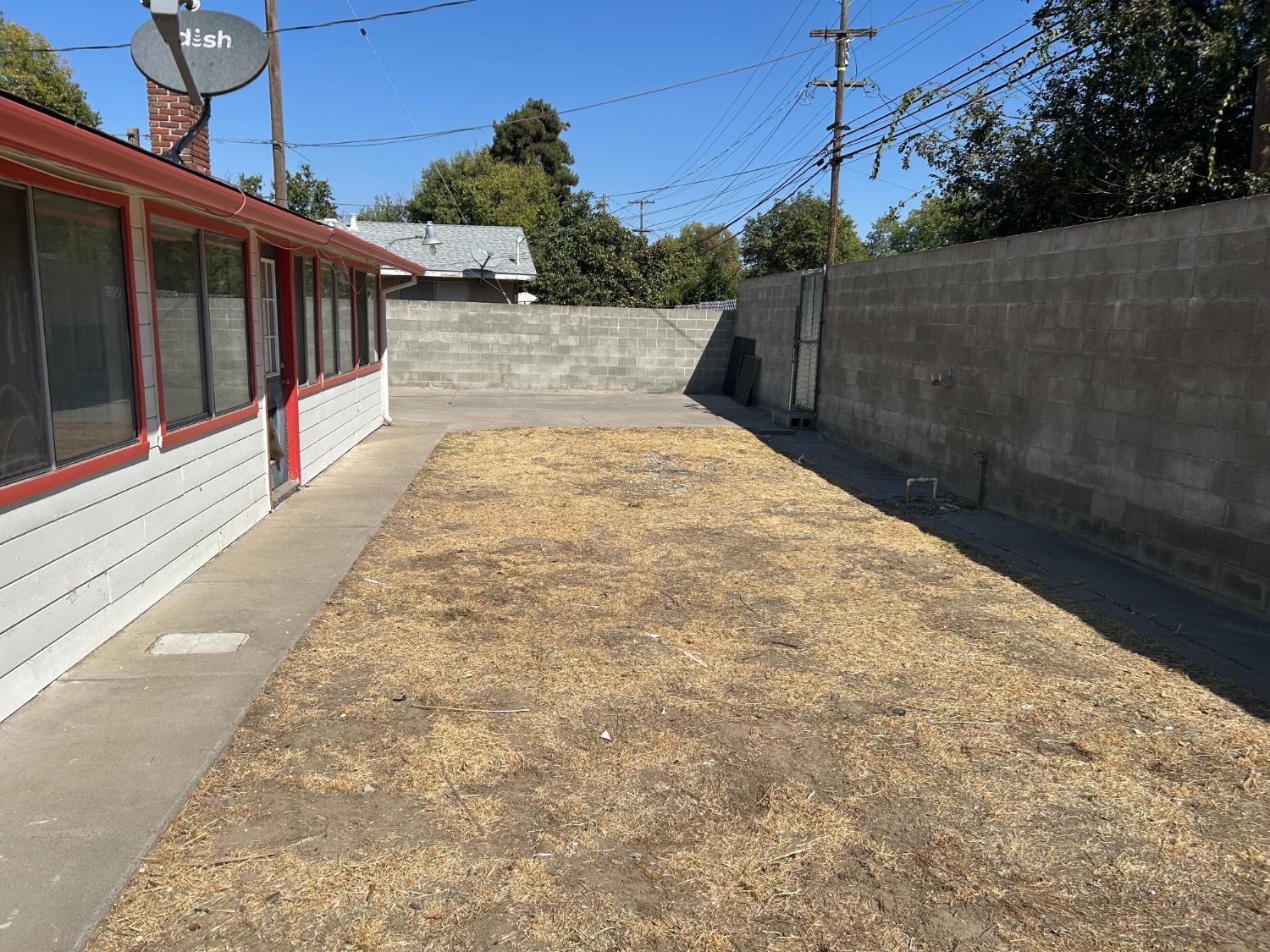 1906 W Saratoga Dr, Modesto, CA 95350