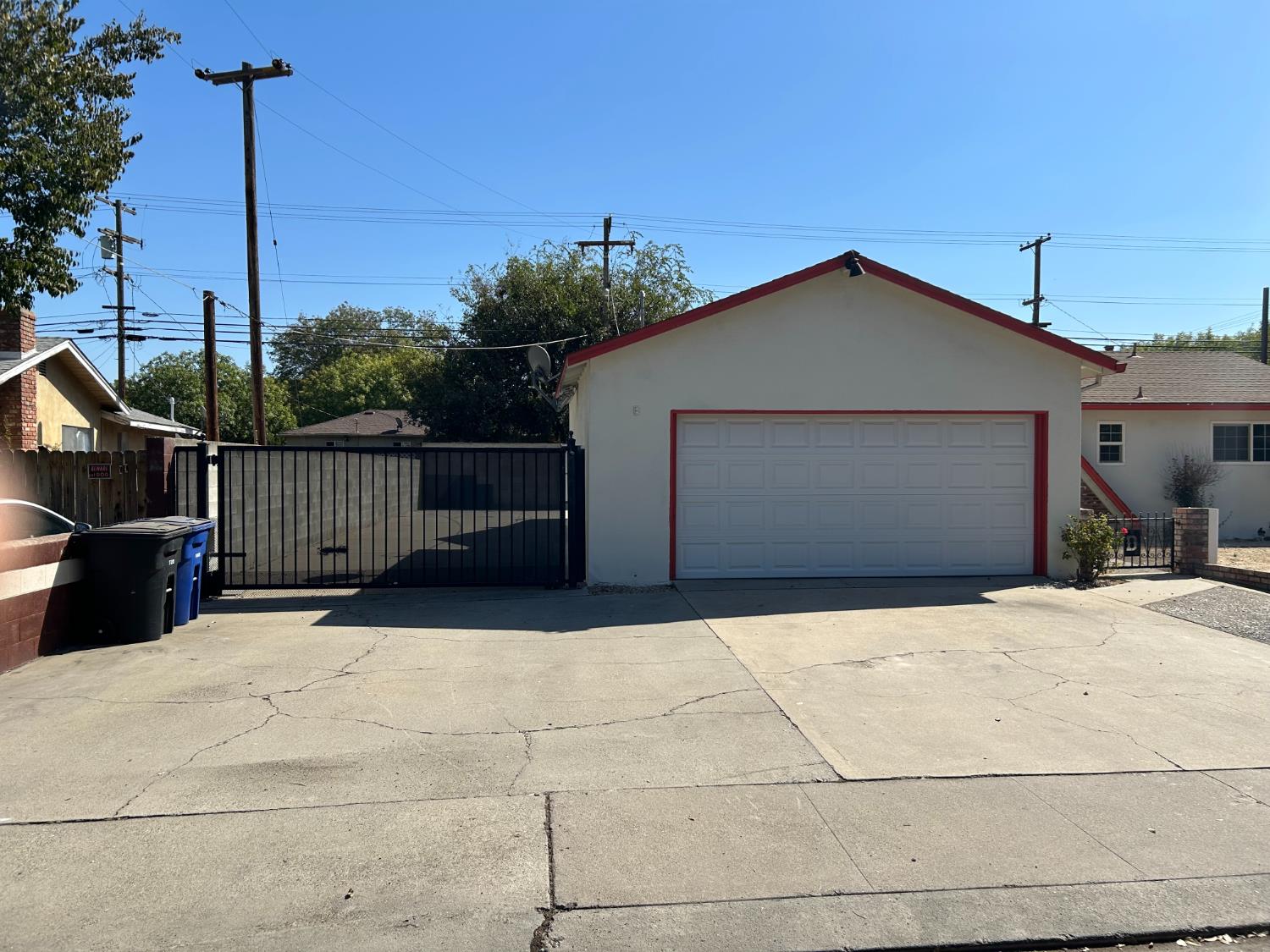 1906 W Saratoga Dr, Modesto, CA 95350
