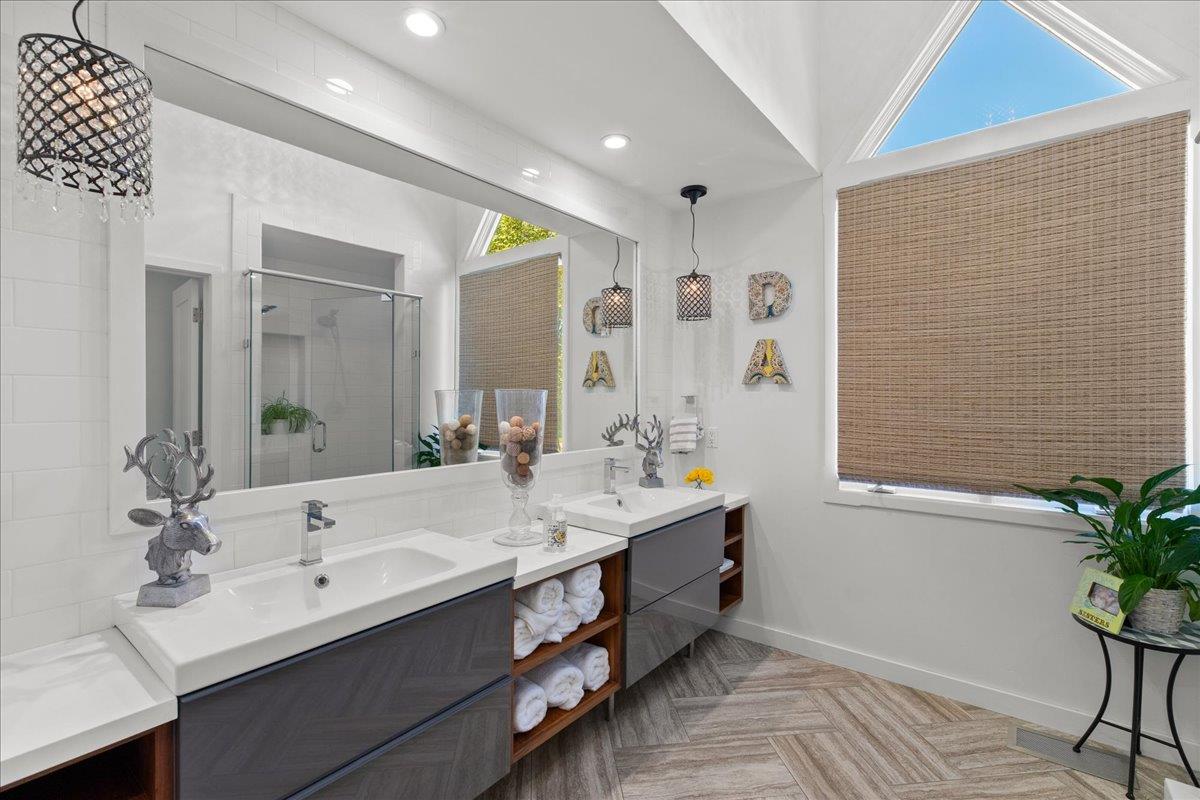 1176 Bogarin Ln, Ripon, CA 95366