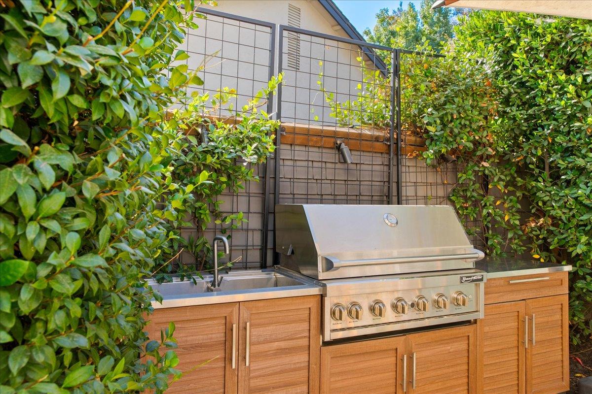 1176 Bogarin Ln, Ripon, CA 95366