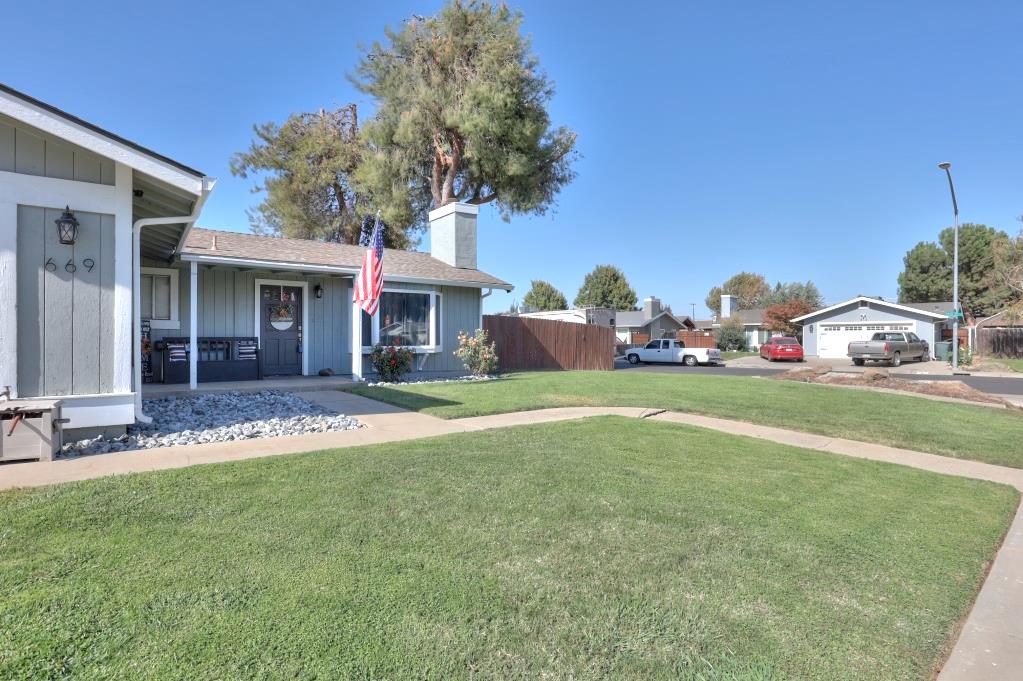 669 Flora Way, Waterford, CA 95386