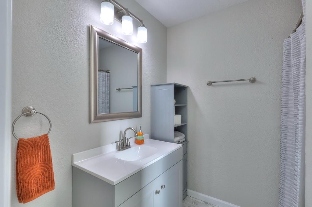 669 Flora Way, Waterford, CA 95386