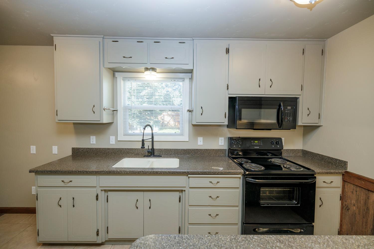 917 Whittier, Modesto, CA 95350