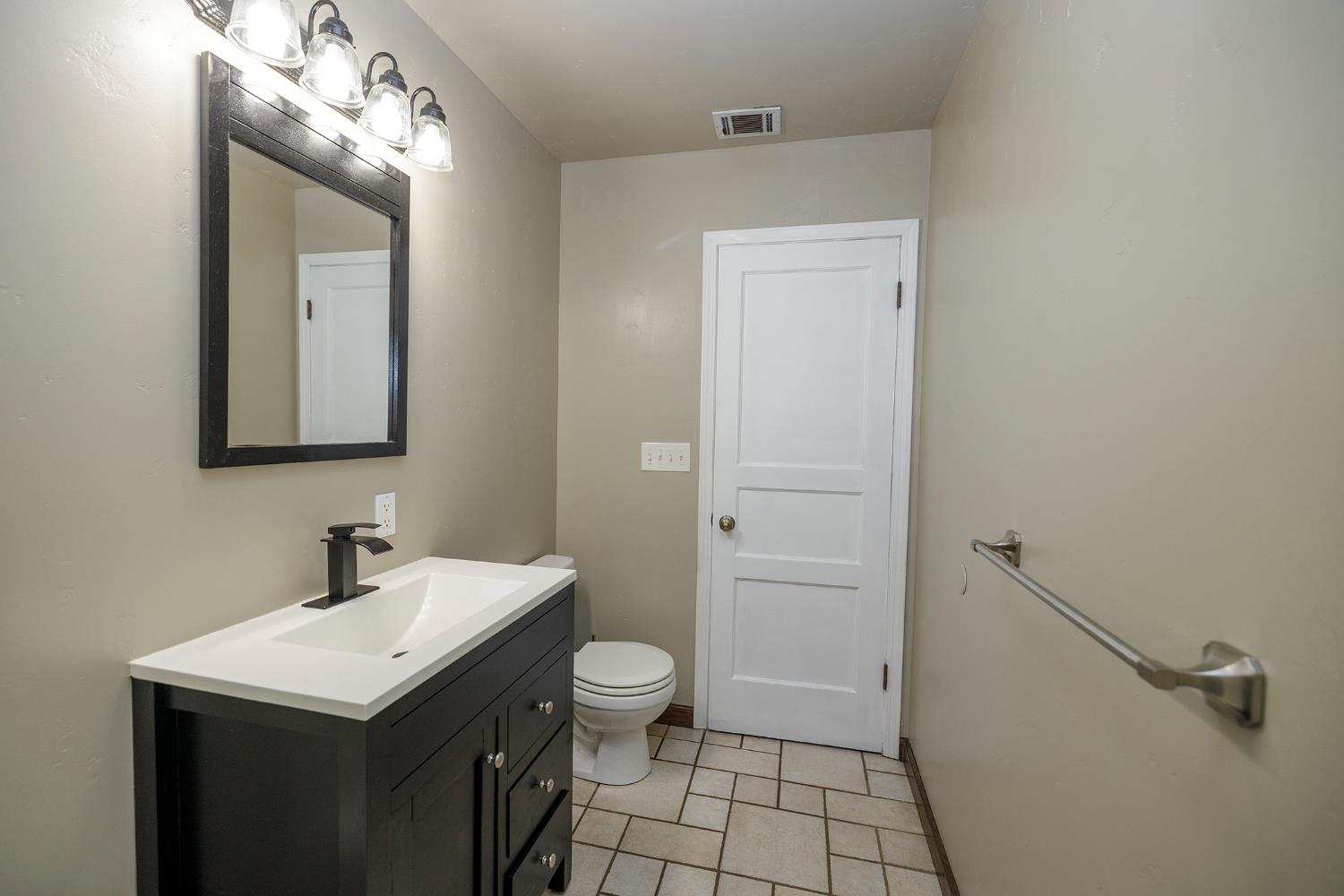 917 Whittier, Modesto, CA 95350