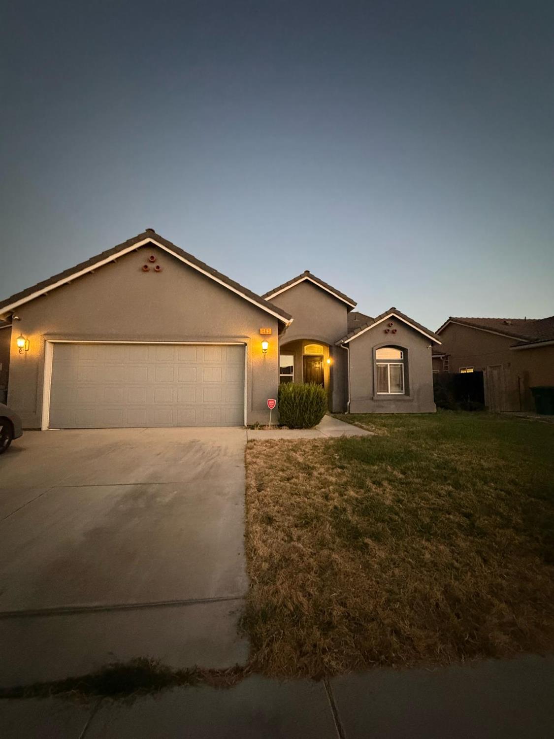 565 Rockport Dr, Los Banos, CA 93635