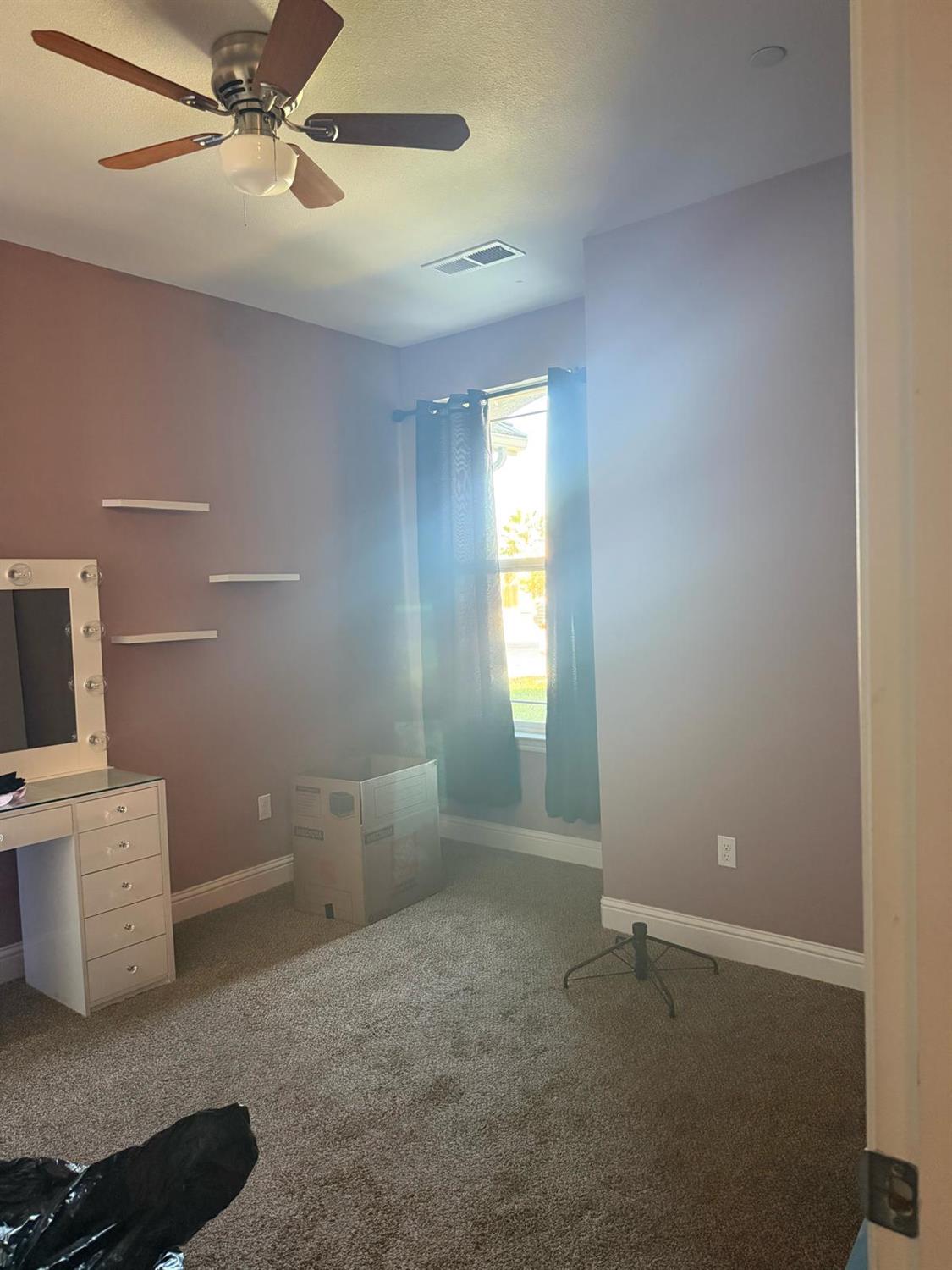 565 Rockport Dr, Los Banos, CA 93635