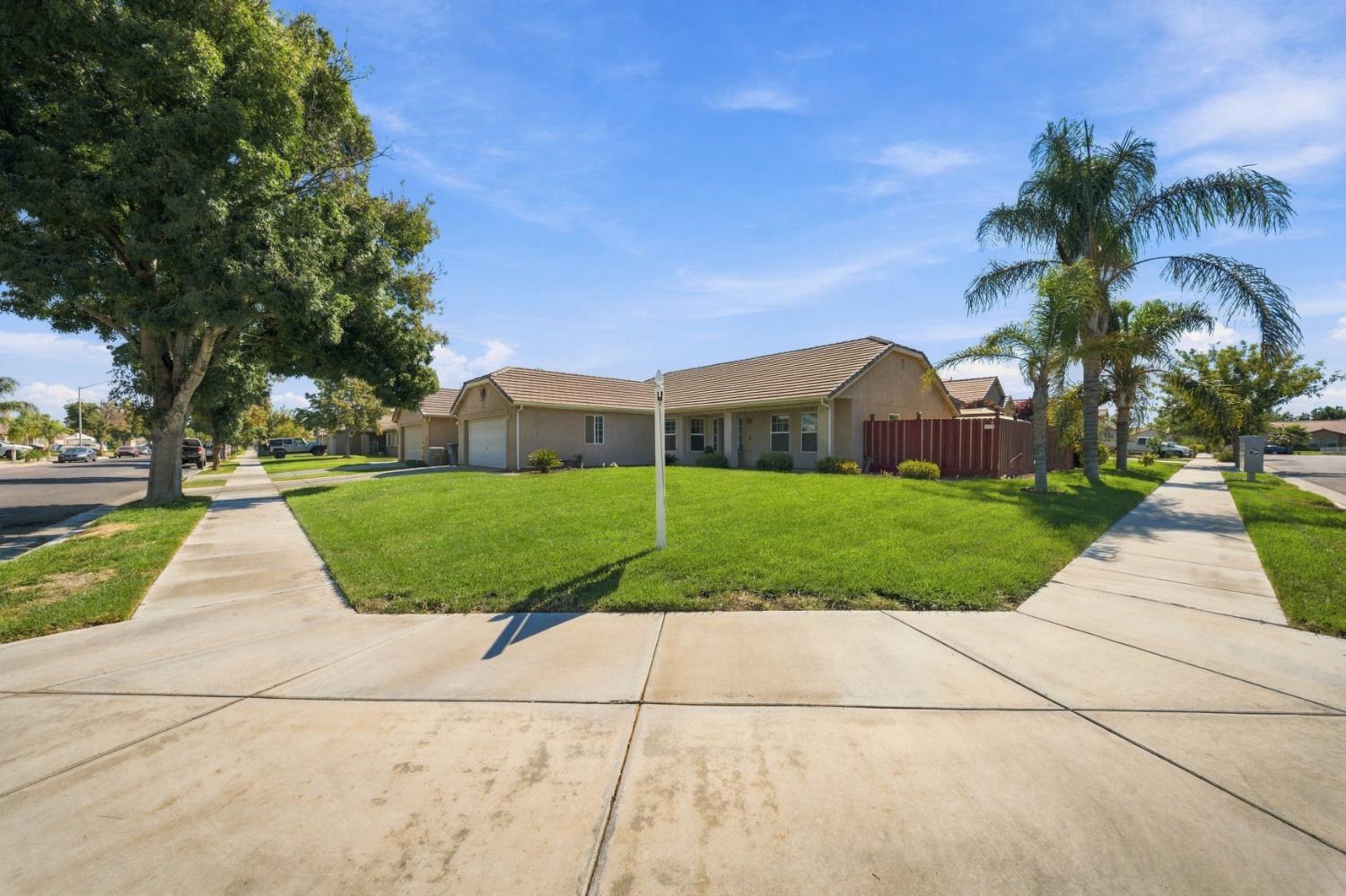 1357 Chamberlain Ave, Los Banos, CA 93635