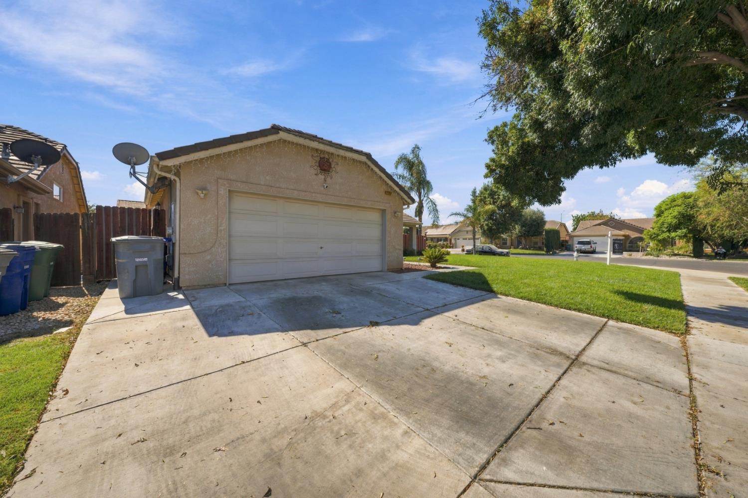 1357 Chamberlain Ave, Los Banos, CA 93635