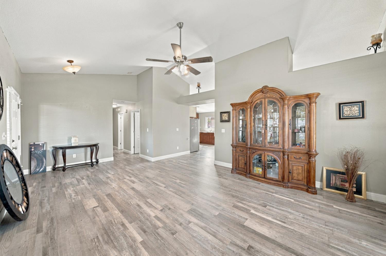 1357 Chamberlain Ave, Los Banos, CA 93635