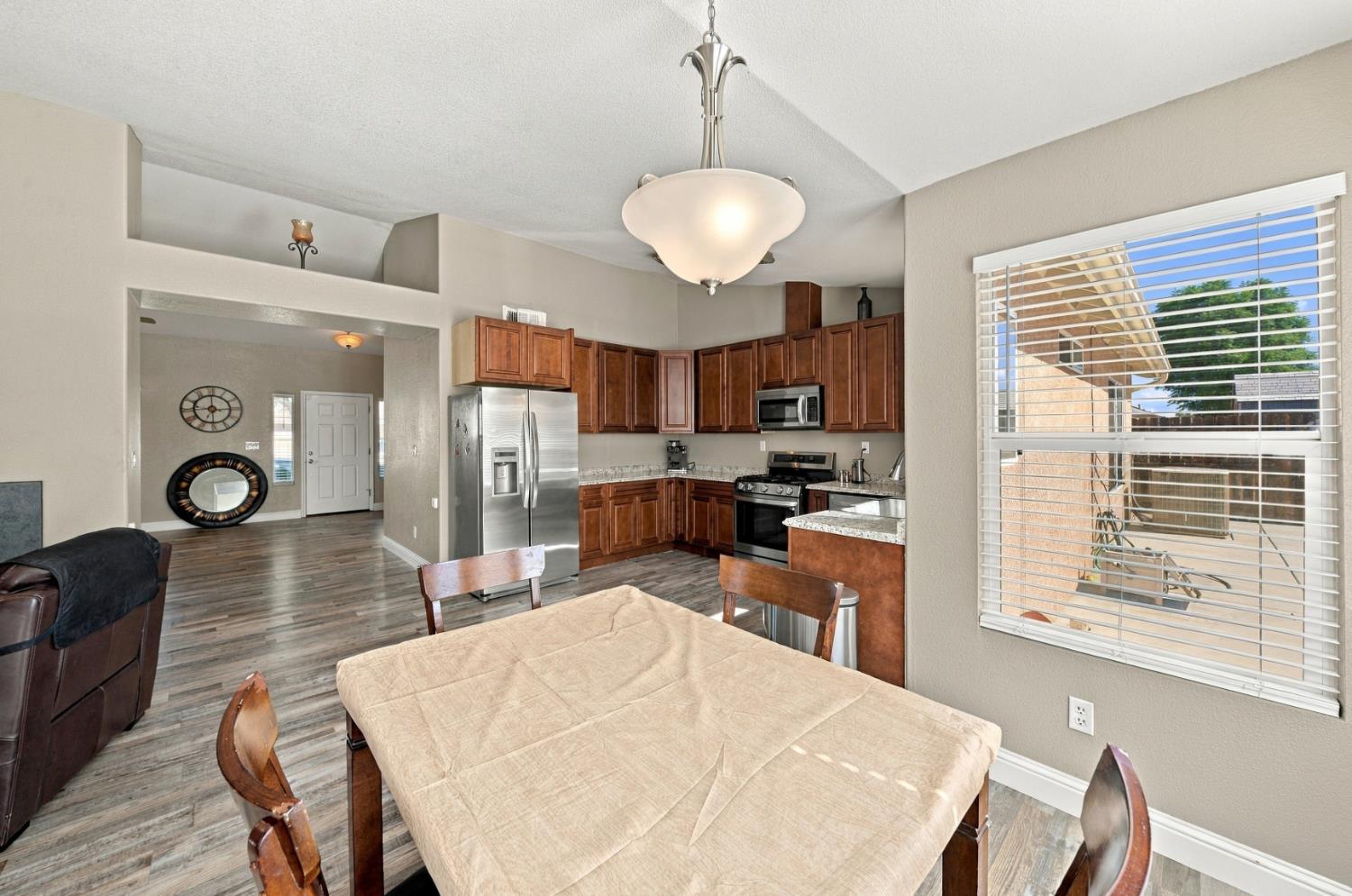 1357 Chamberlain Ave, Los Banos, CA 93635
