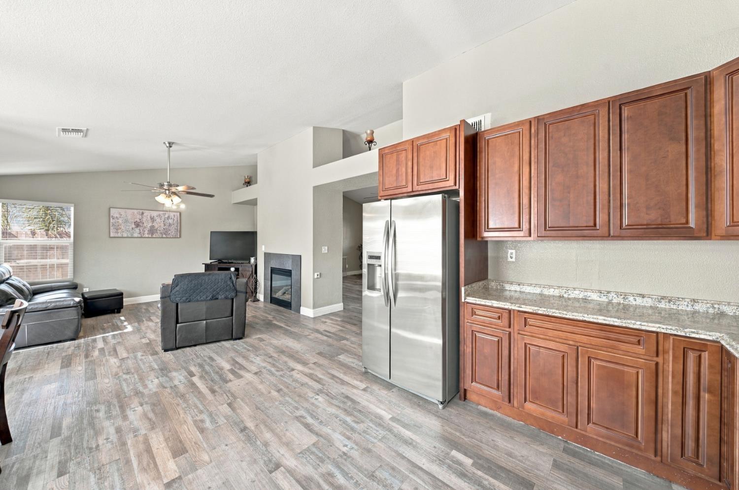 1357 Chamberlain Ave, Los Banos, CA 93635