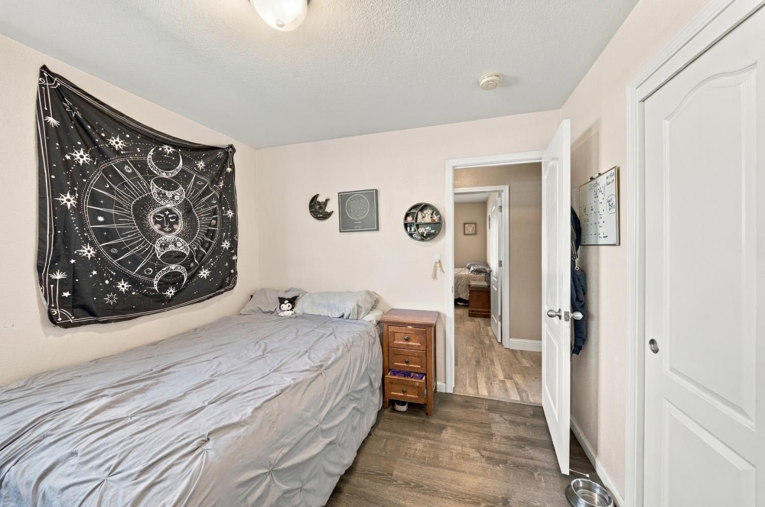 1357 Chamberlain Ave, Los Banos, CA 93635