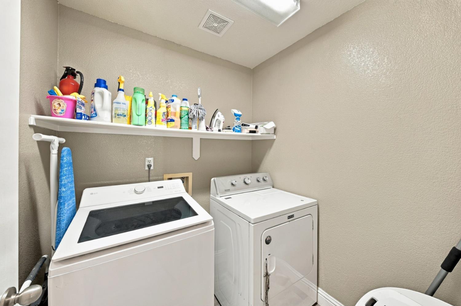 1357 Chamberlain Ave, Los Banos, CA 93635