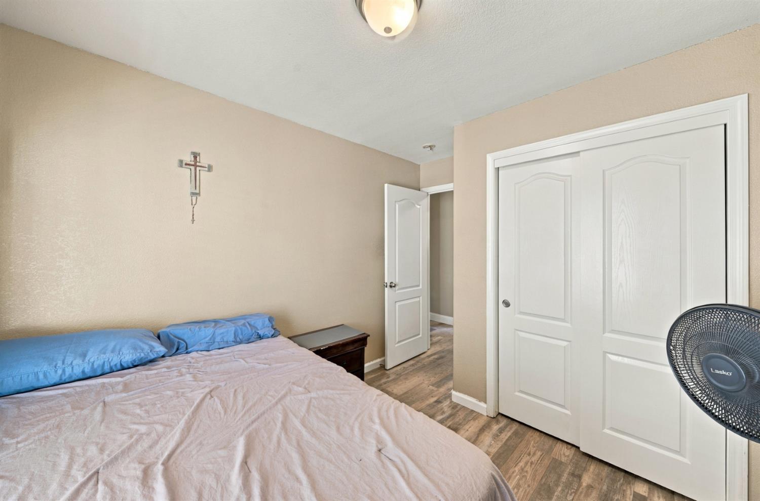 1357 Chamberlain Ave, Los Banos, CA 93635