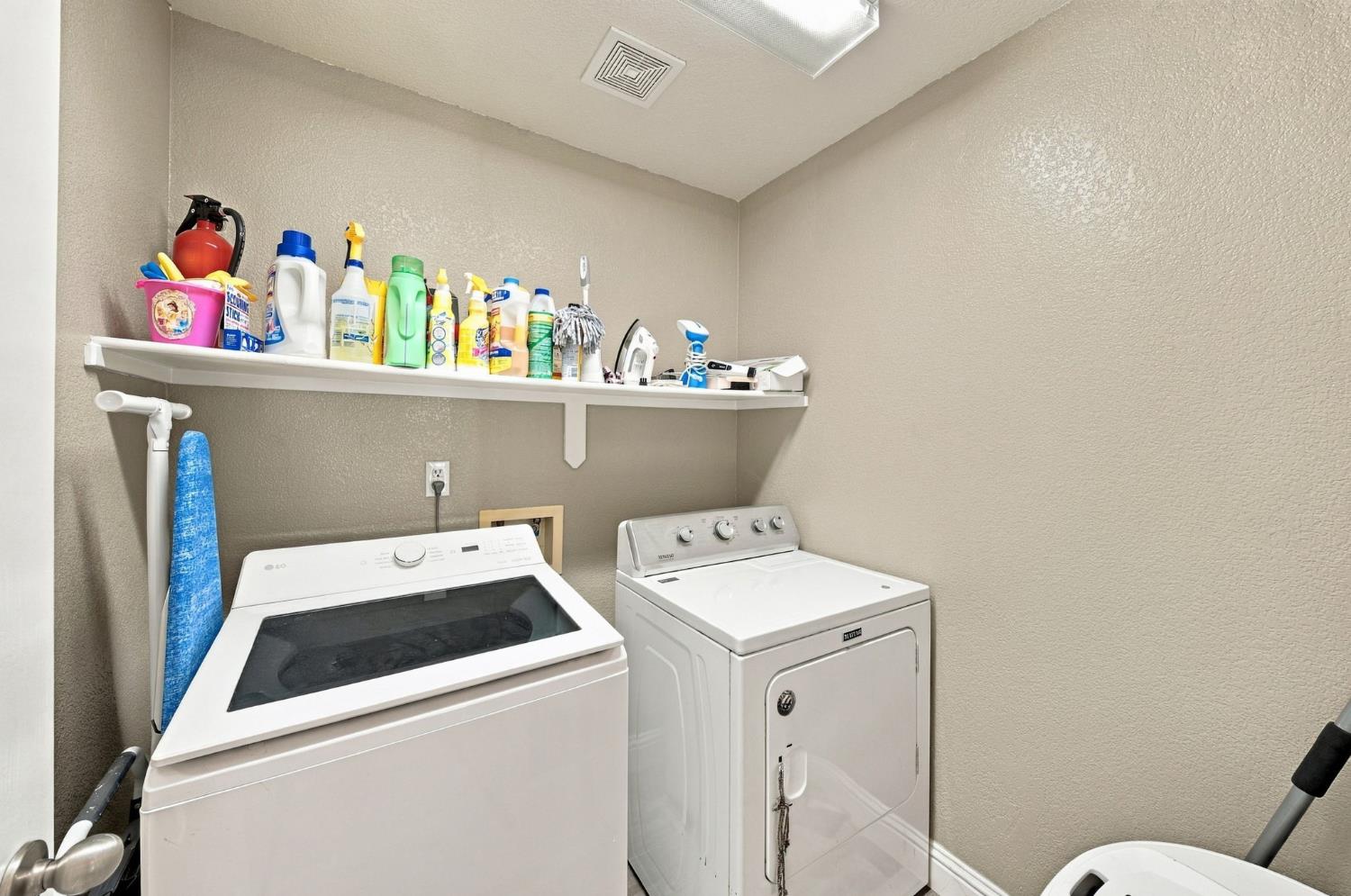 1357 Chamberlain Ave, Los Banos, CA 93635