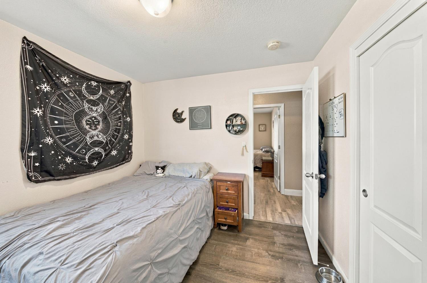 1357 Chamberlain Ave, Los Banos, CA 93635