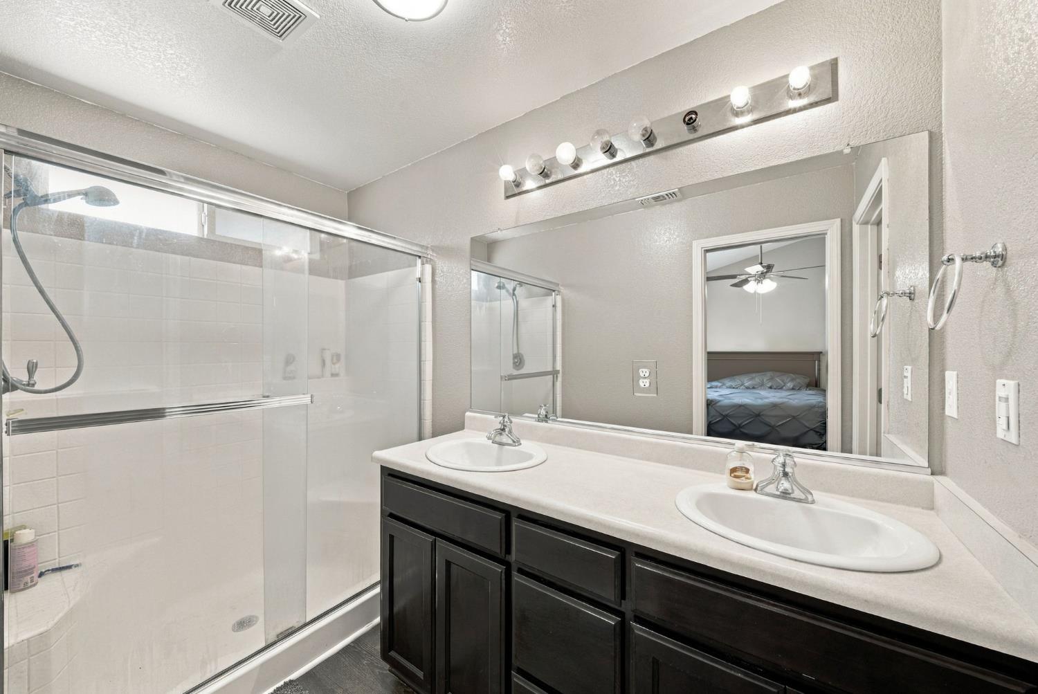 1357 Chamberlain Ave, Los Banos, CA 93635