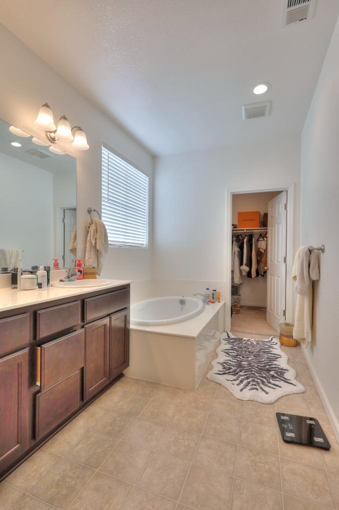 2995 Masterson Ln, Merced, CA 95348