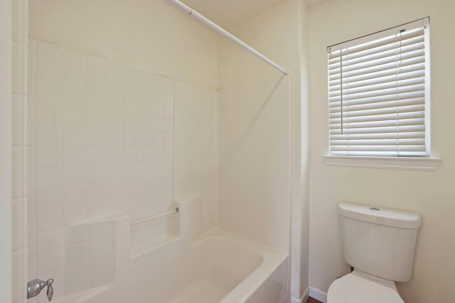 1435 Mesa Creek Dr, Patterson, CA 95363