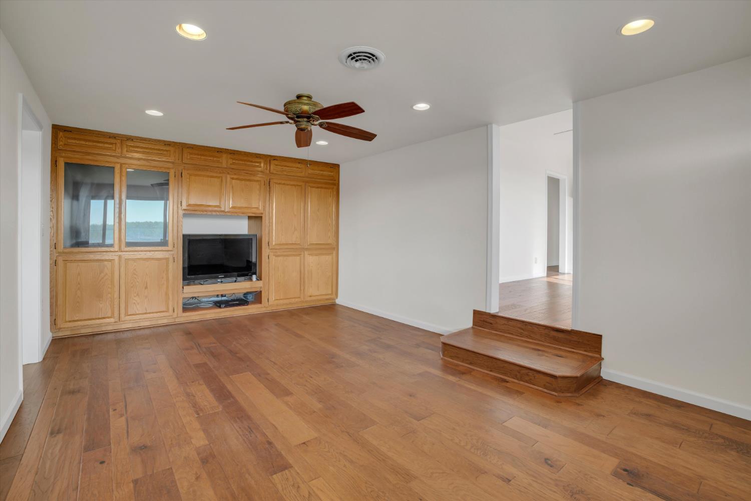 21913 S Airport Way, Manteca, CA 95337