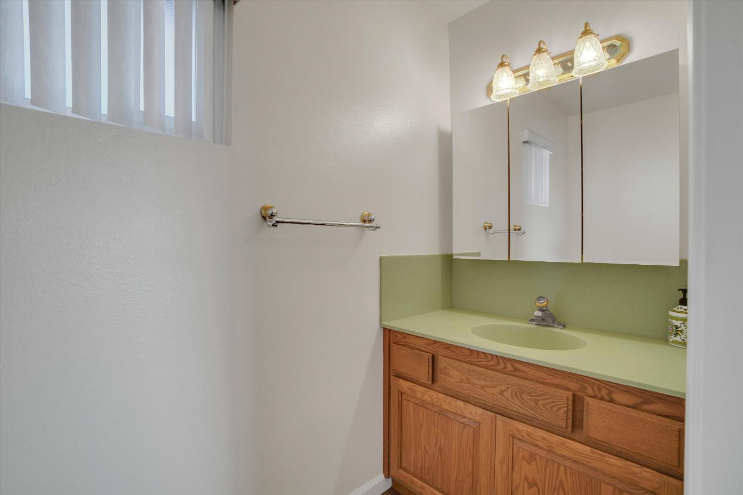 21913 S Airport Way, Manteca, CA 95337