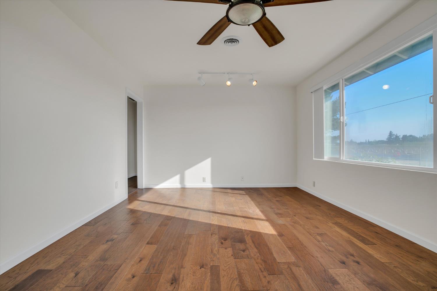 21913 S Airport Way, Manteca, CA 95337
