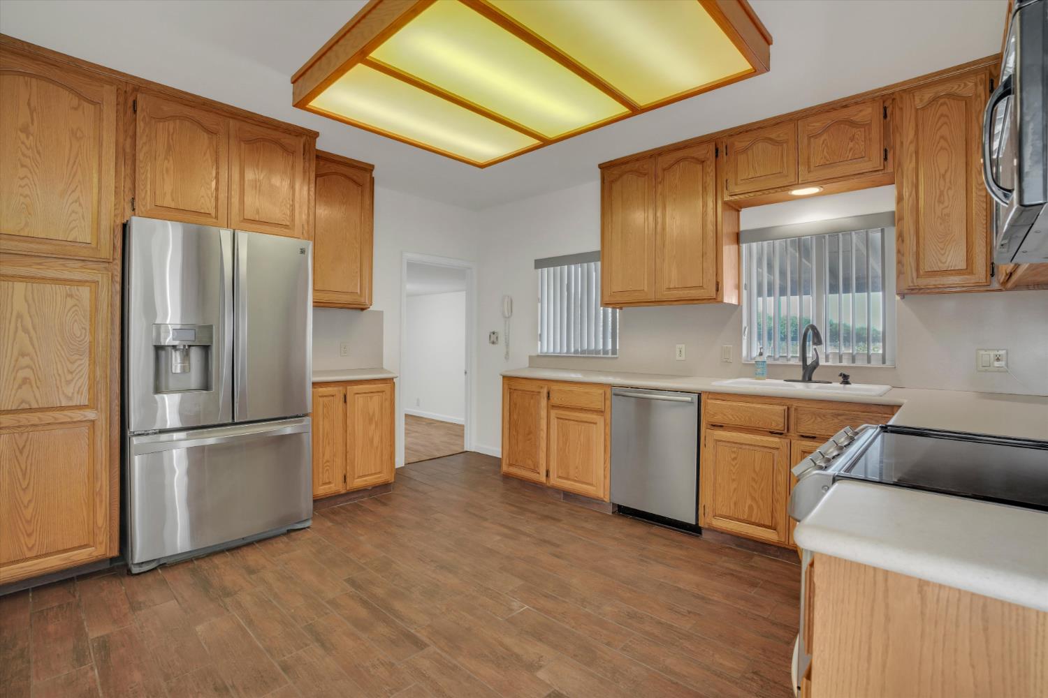21913 S Airport Way, Manteca, CA 95337
