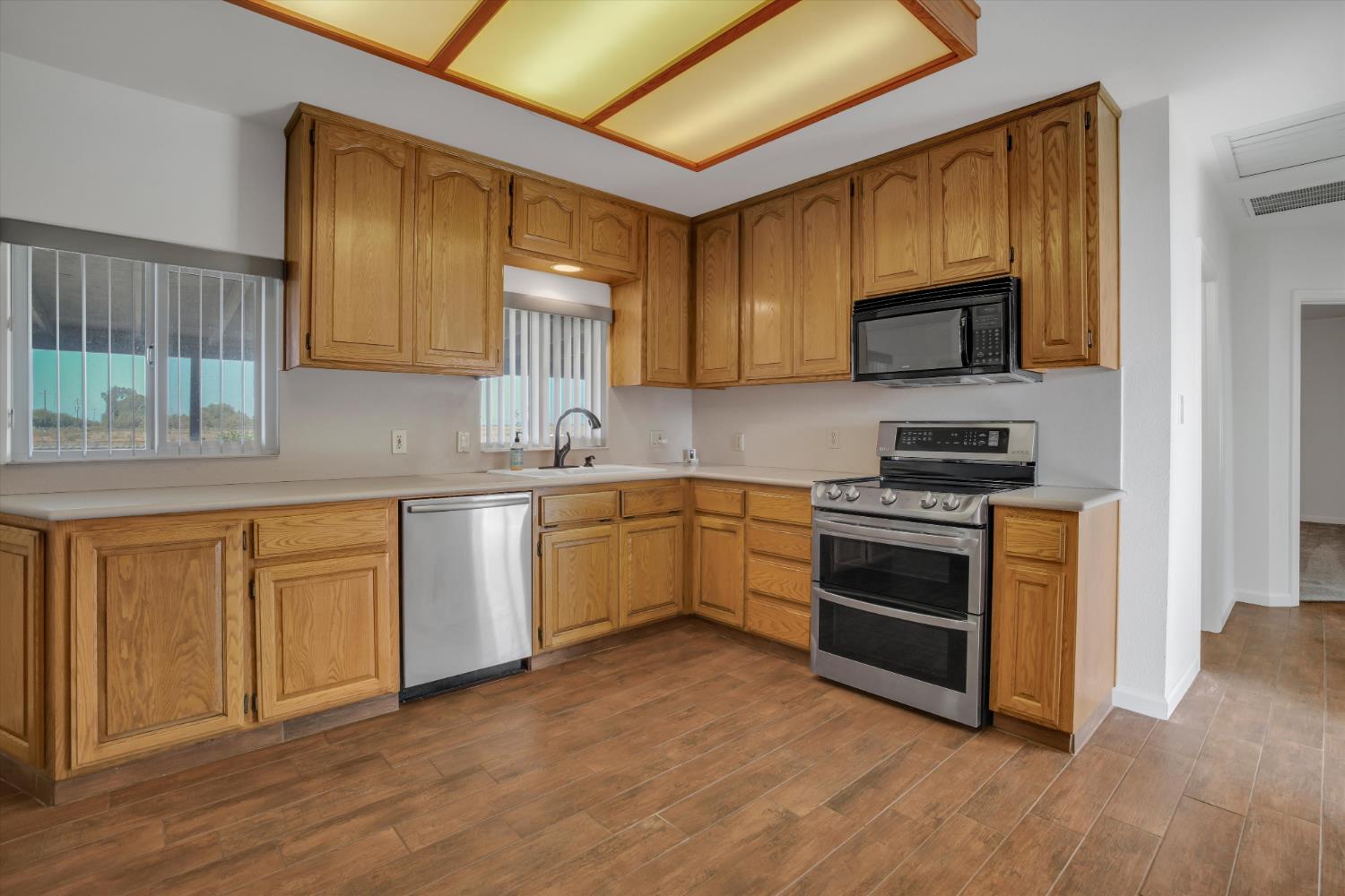 21913 S Airport Way, Manteca, CA 95337