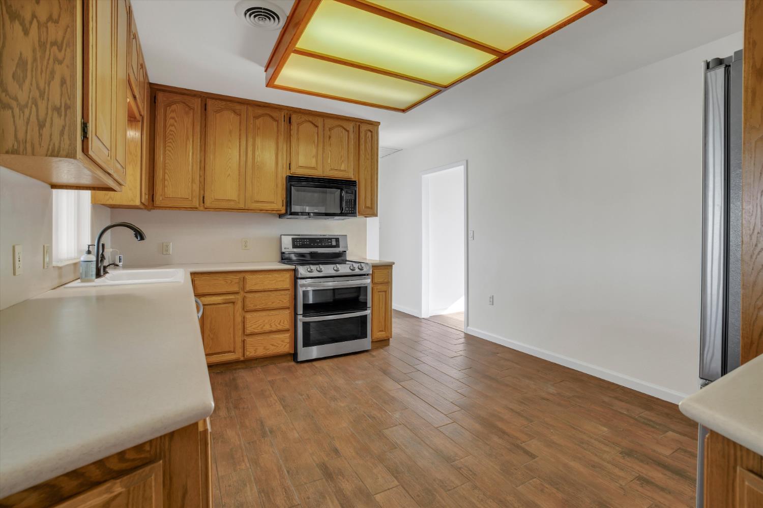 21913 S Airport Way, Manteca, CA 95337
