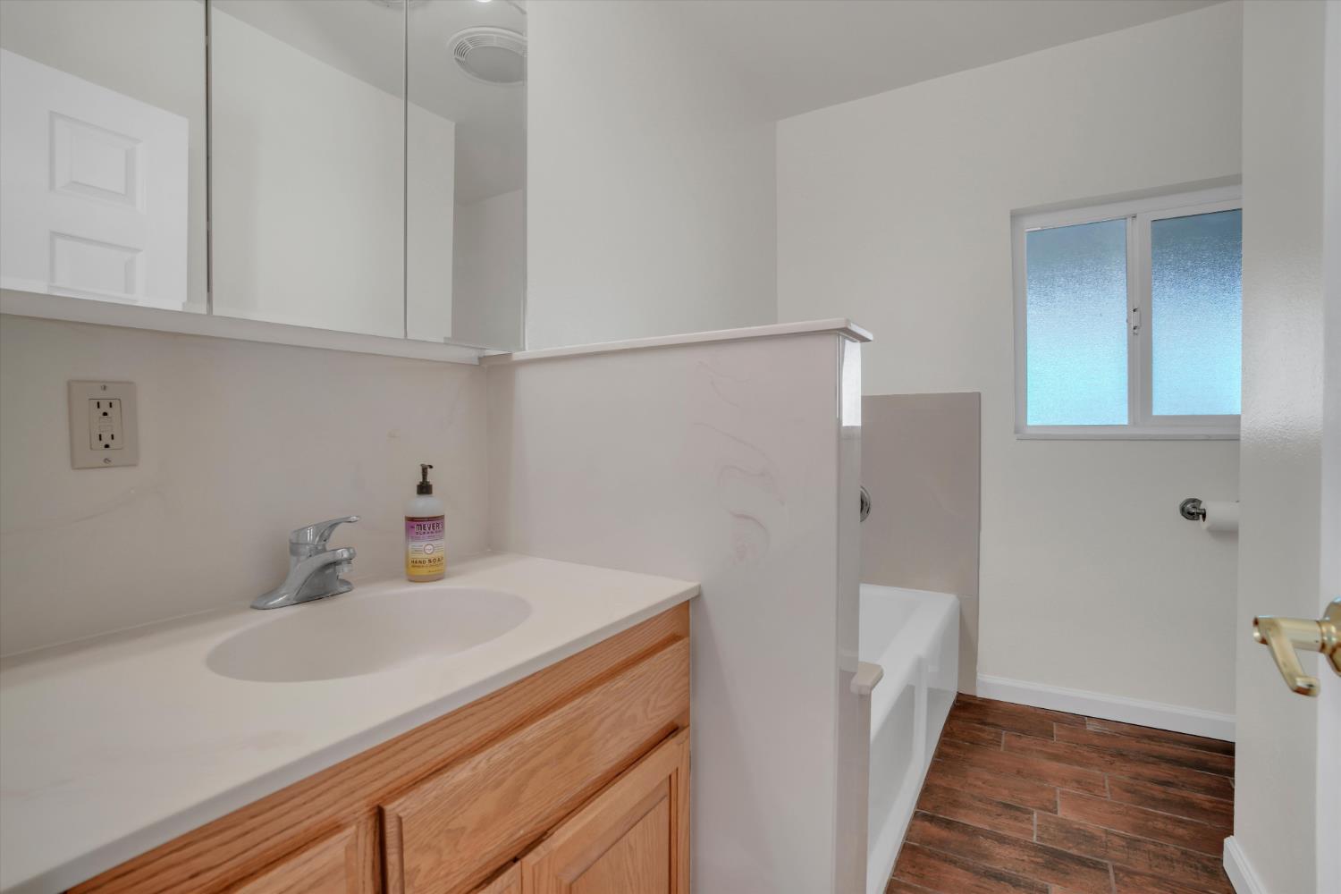 21913 S Airport Way, Manteca, CA 95337