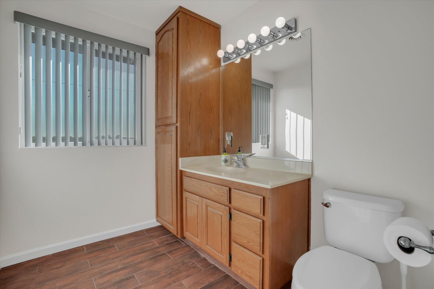 21913 S Airport Way, Manteca, CA 95337