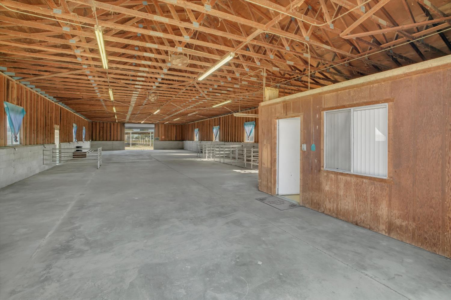 21913 S Airport Way, Manteca, CA 95337