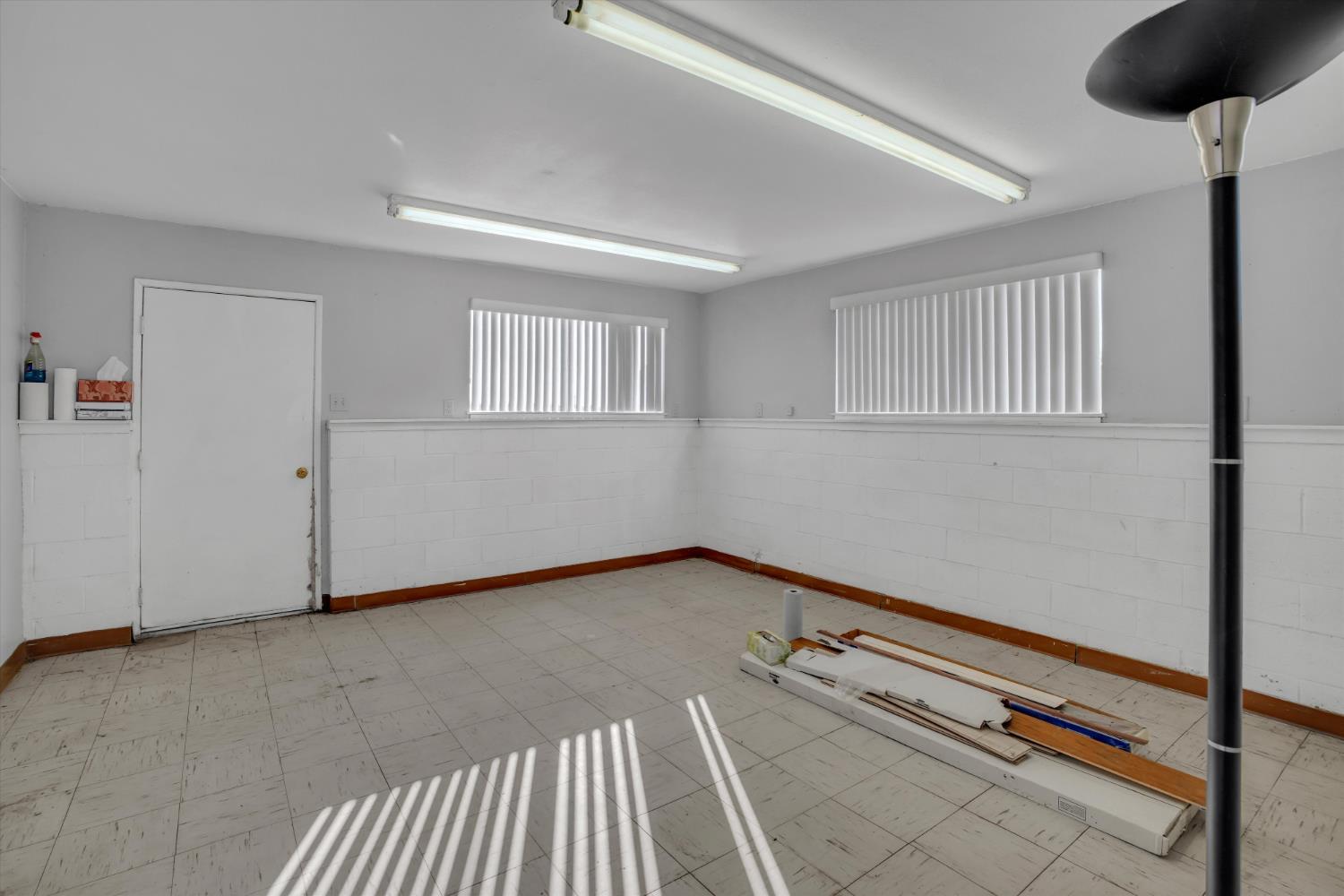 21913 S Airport Way, Manteca, CA 95337