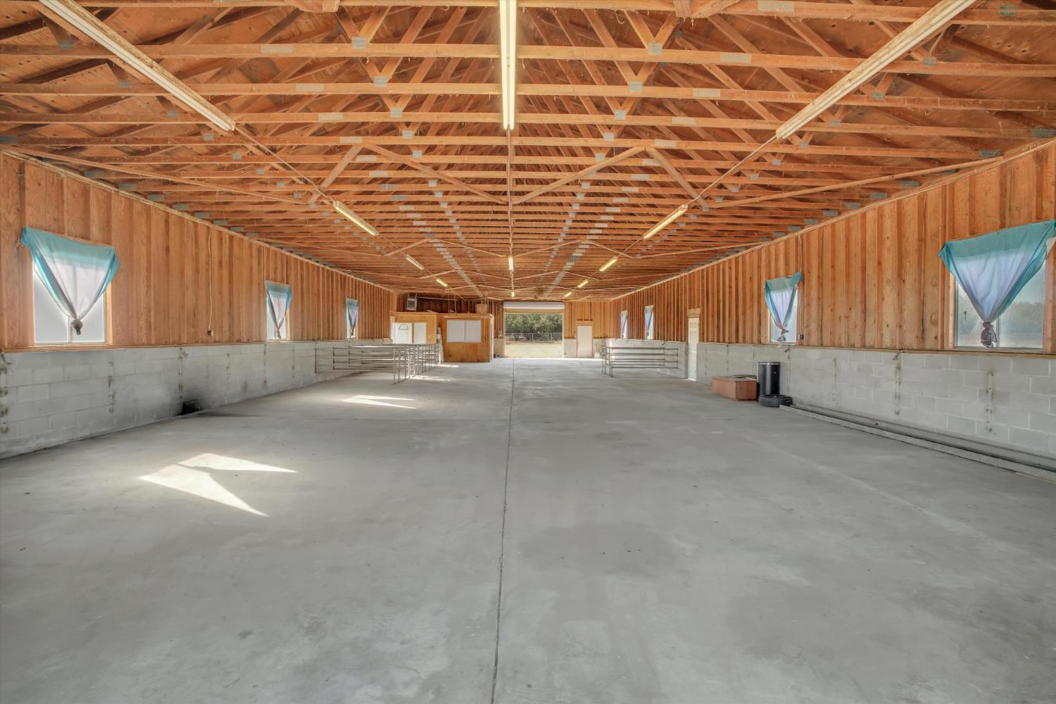 21913 S Airport Way, Manteca, CA 95337
