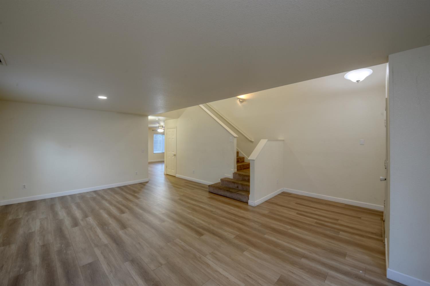 464 Red Robin Dr, Patterson, CA 95363