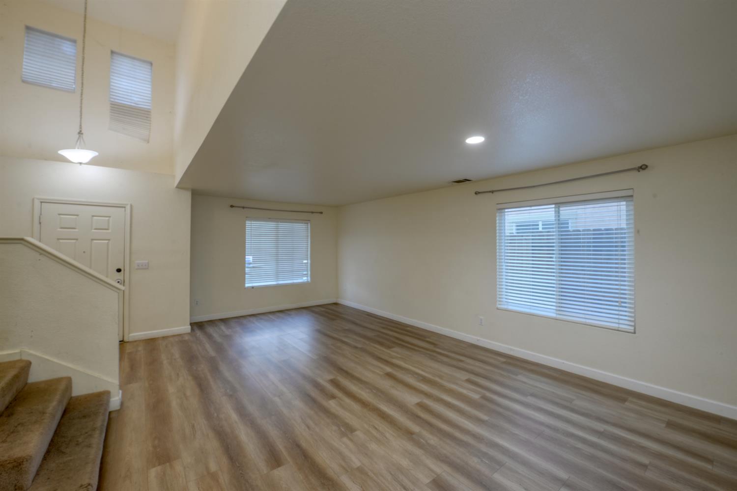 464 Red Robin Dr, Patterson, CA 95363