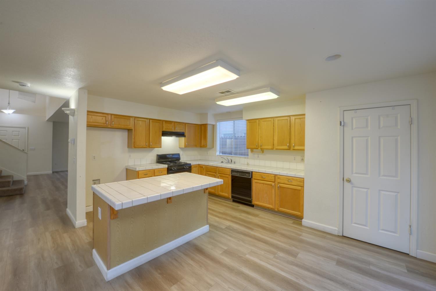 464 Red Robin Dr, Patterson, CA 95363