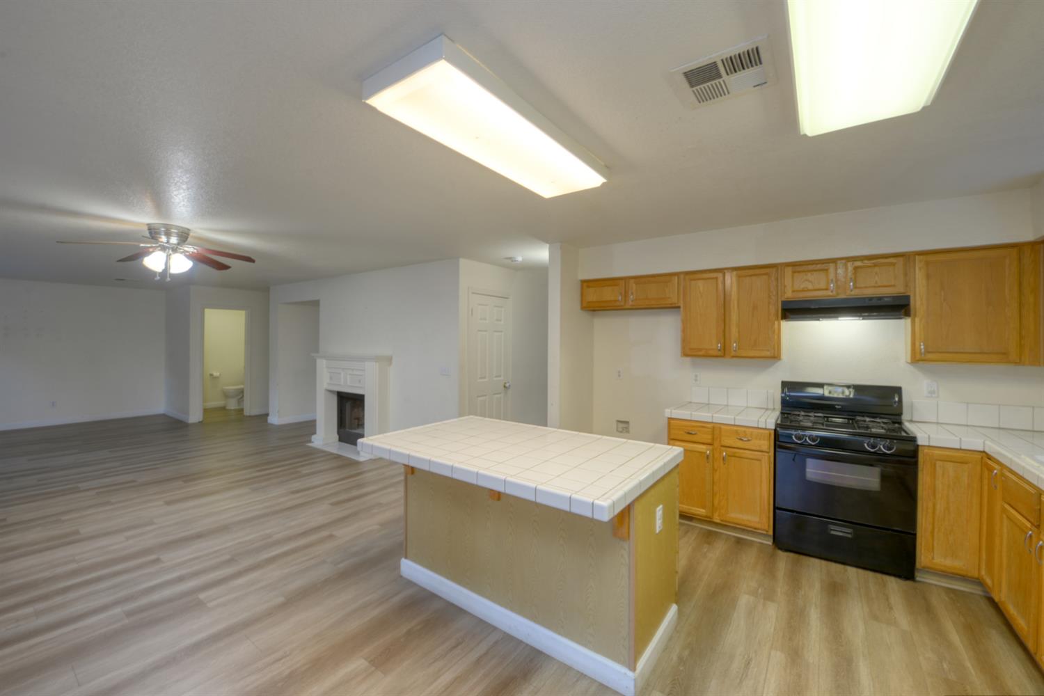 464 Red Robin Dr, Patterson, CA 95363