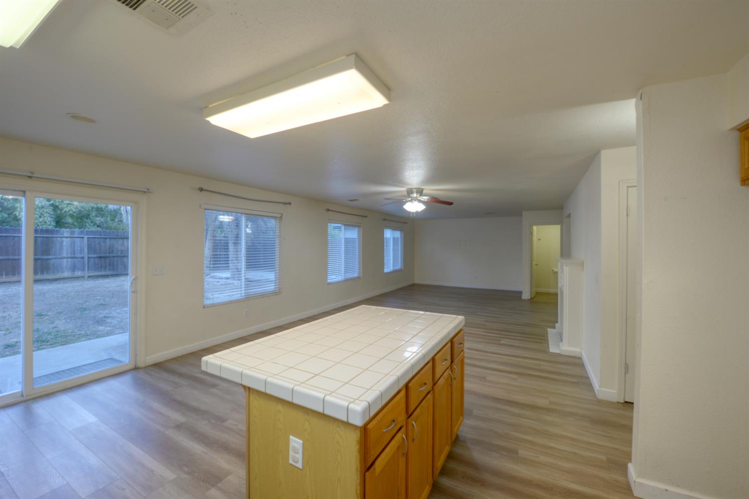 464 Red Robin Dr, Patterson, CA 95363