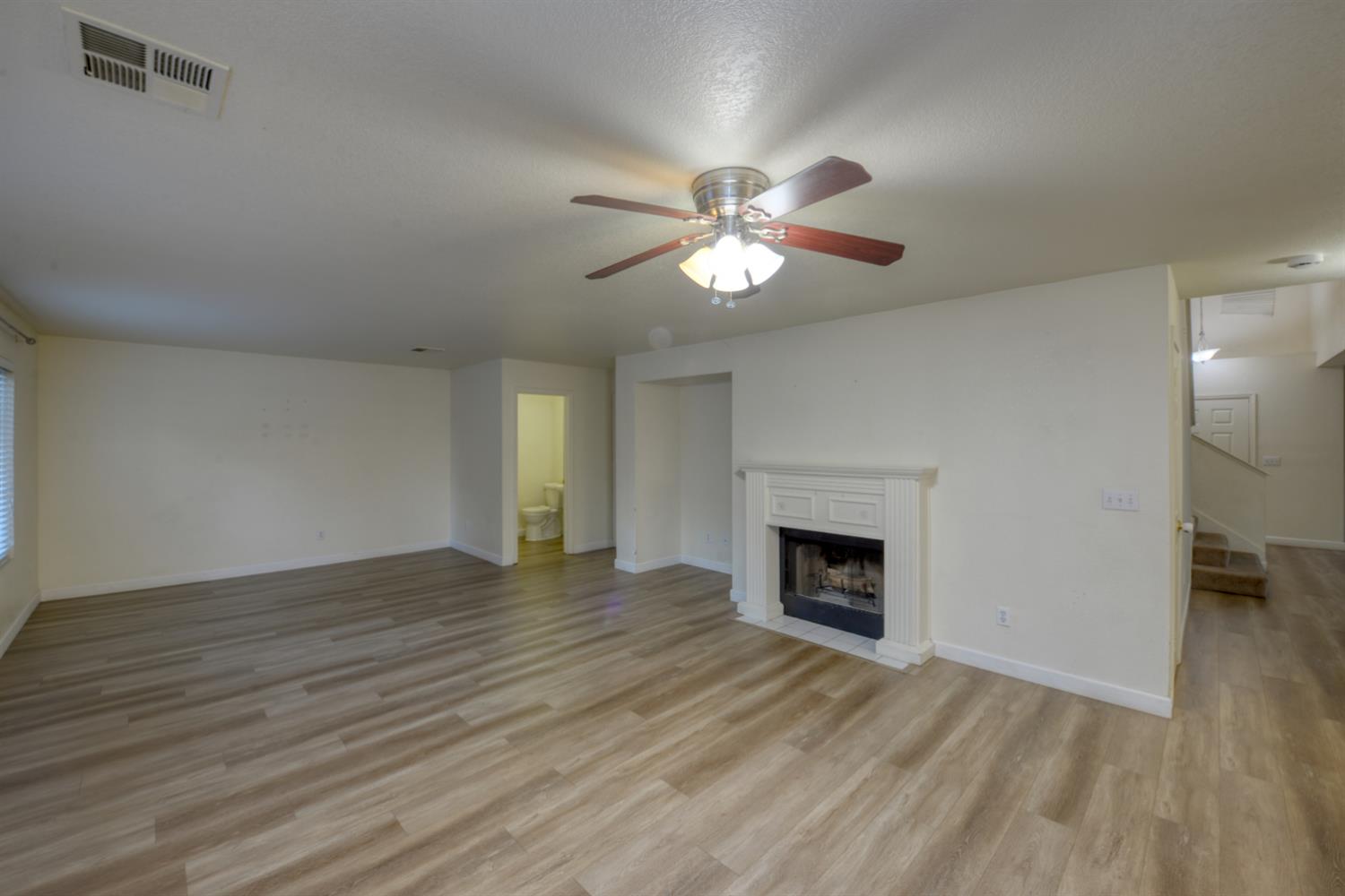 464 Red Robin Dr, Patterson, CA 95363