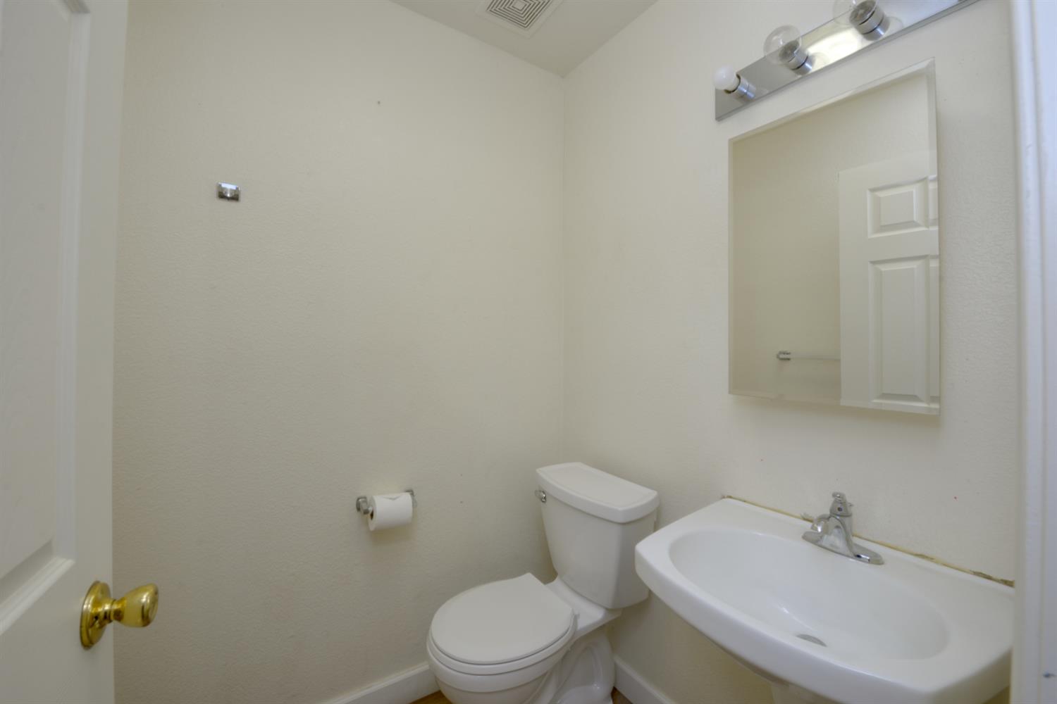 464 Red Robin Dr, Patterson, CA 95363