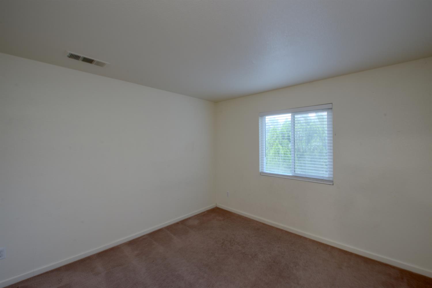464 Red Robin Dr, Patterson, CA 95363