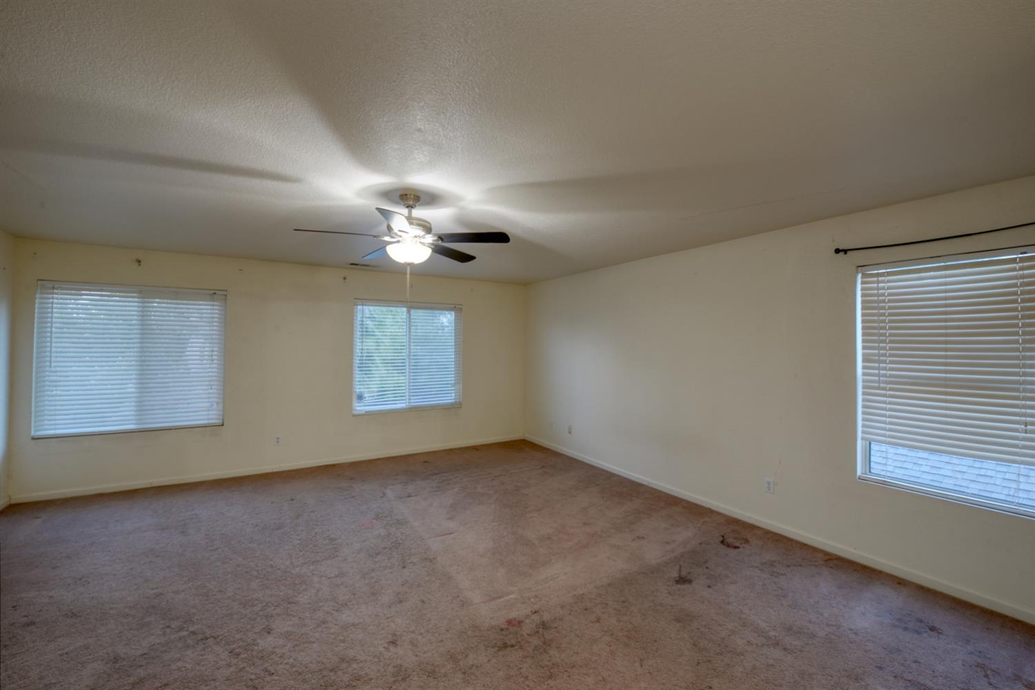 464 Red Robin Dr, Patterson, CA 95363